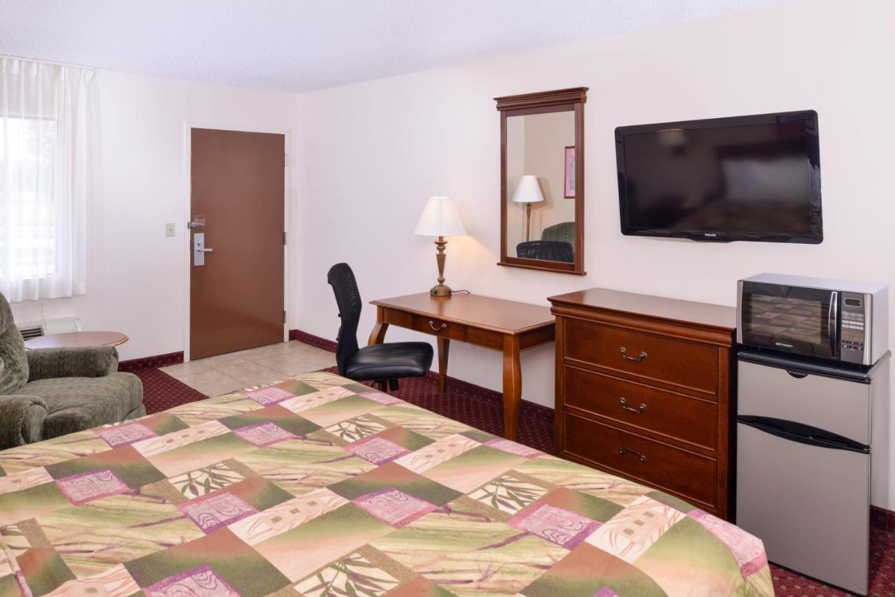 Briarwood Inn Of Geneva Luaran gambar