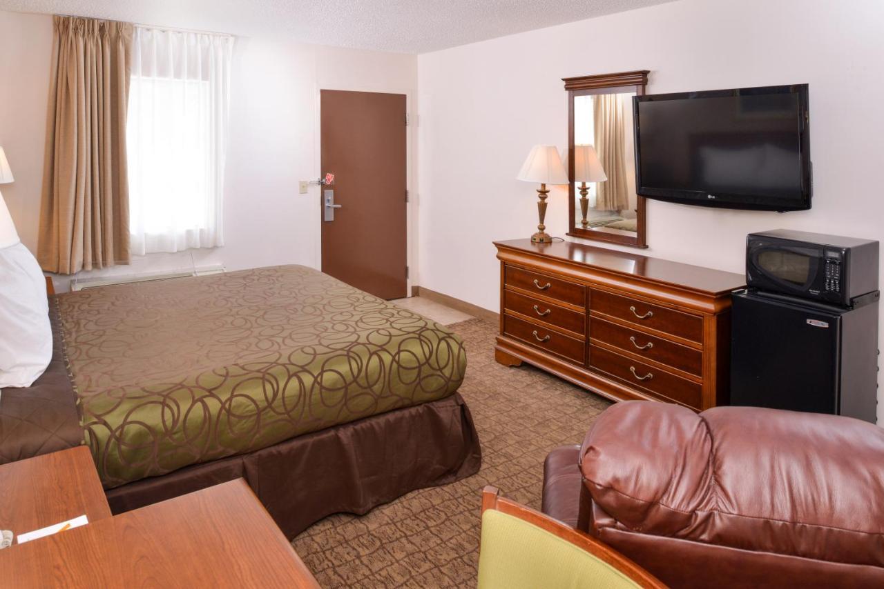 Briarwood Inn Of Geneva Luaran gambar
