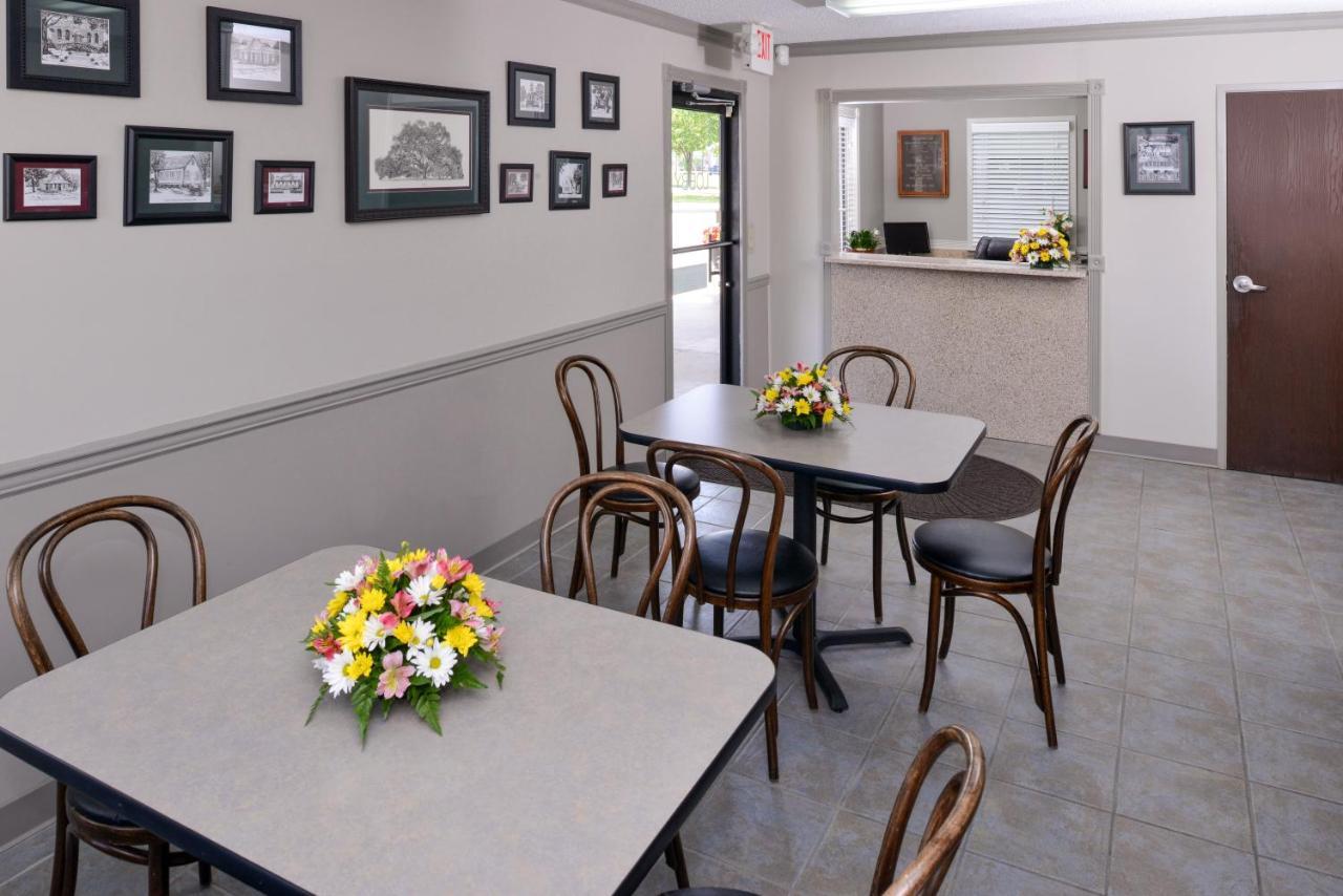 Briarwood Inn Of Geneva Luaran gambar